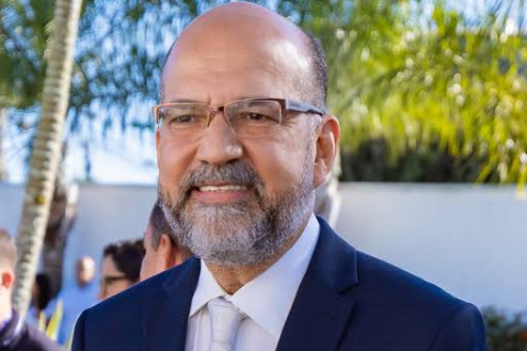 Robério Oliveira perde o controle político e Eunápolis mergulha no caos administrativo